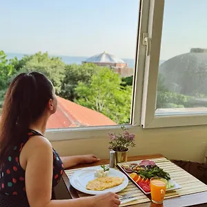 Otel Bachos Sultanahmet Enjoy Breakfast On The Sea View Terrace